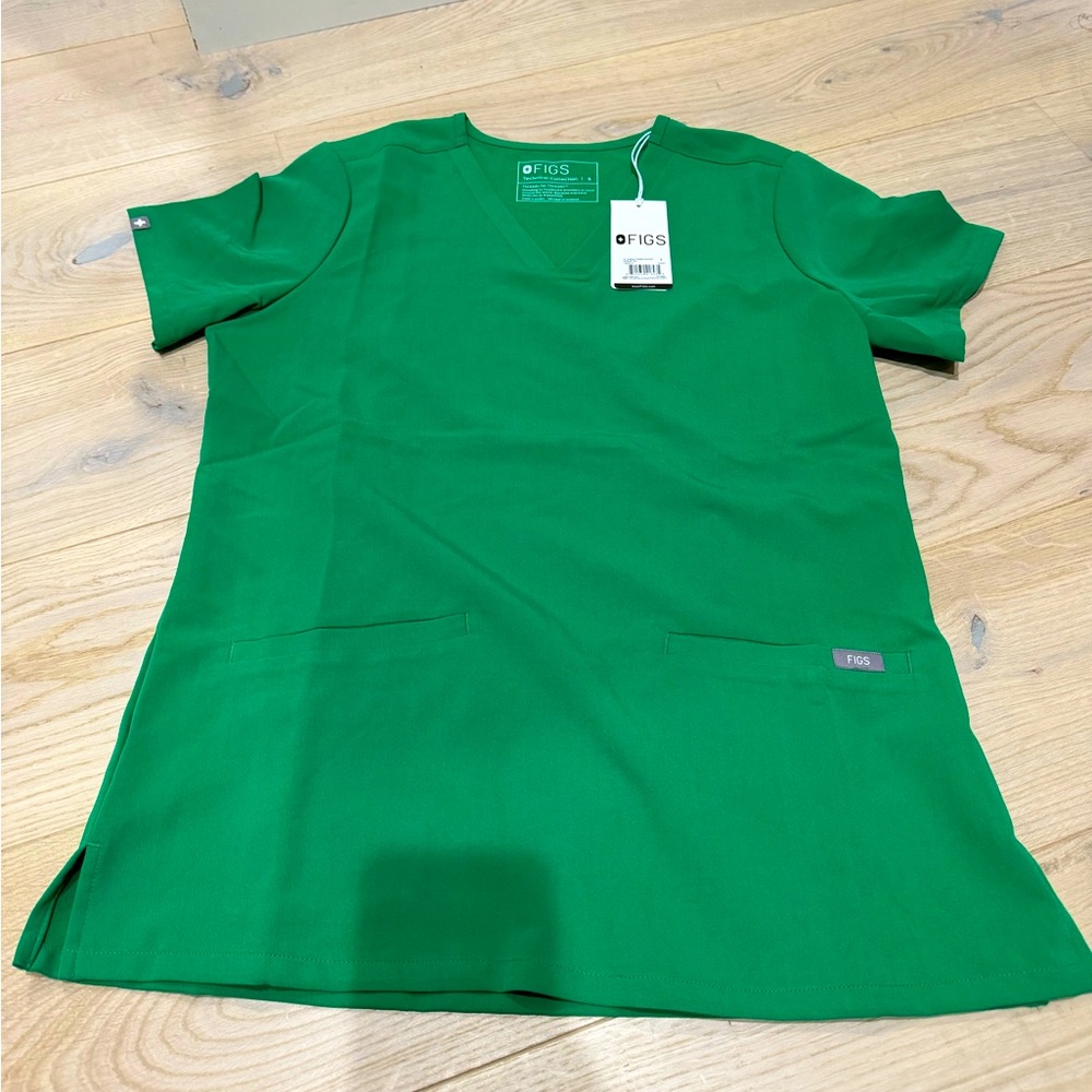 Figs brand new scrub set in Hunter Green. Zamora jogger pants SP & casma top S